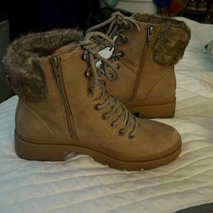 "NEW!" Waterproof boots with fur